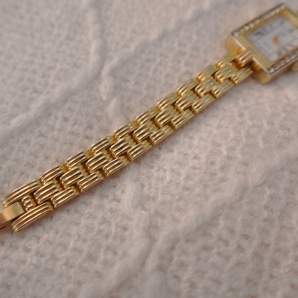 Vintage White Diamonds Elizabeth Taylor Timepiece - Picture 3 of 8